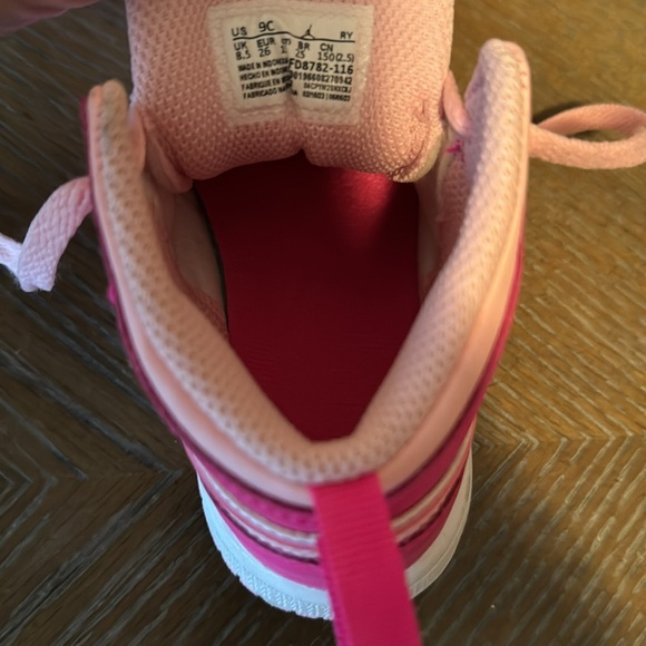 NIKE AIR JORDAN 1 MID-white fierce pink. Size 9. Excellent new condition. - Picture 9 of 11